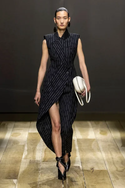 Look 12